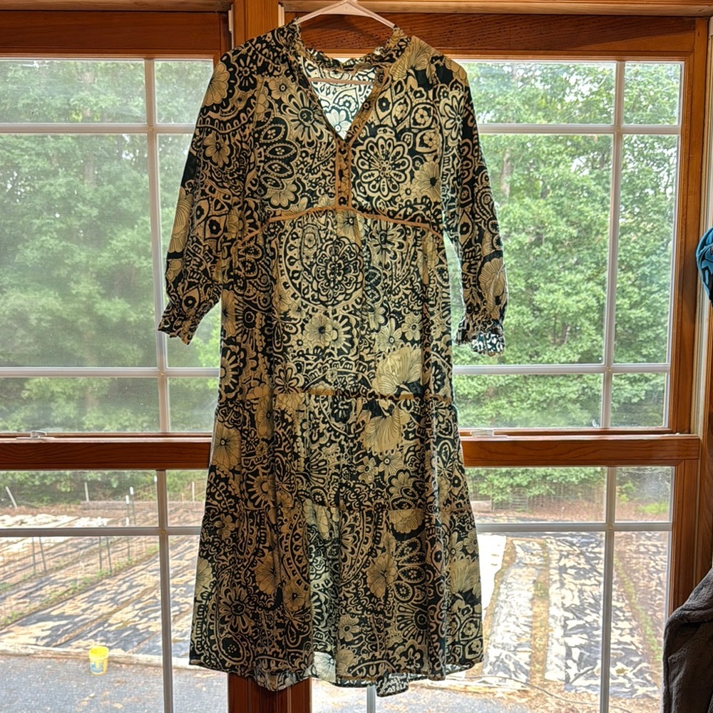 Elegant Blue and Cream Floral Dress